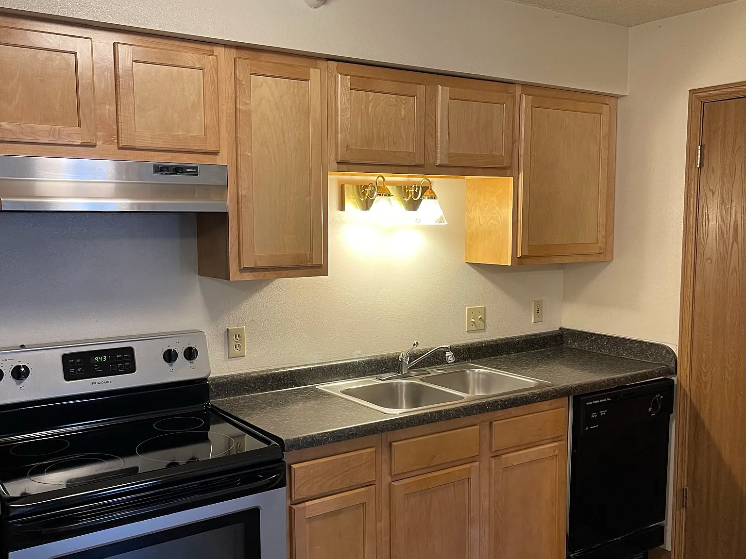 2 bed, $1,659 — Photo 4