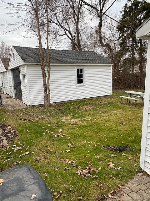 2nd image of 2042 Vernier Rd
