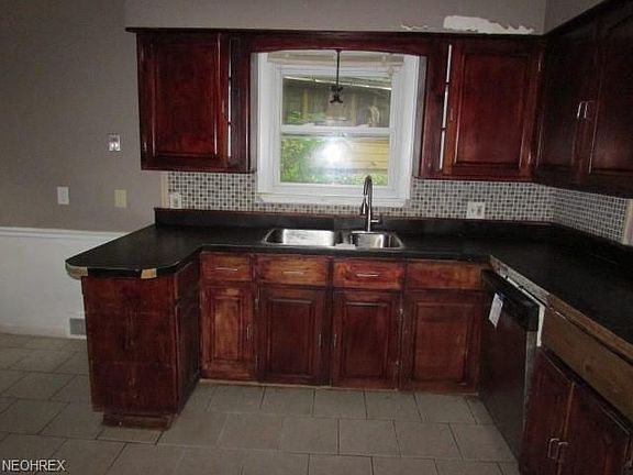 3rd image of 1221 Delia Ave