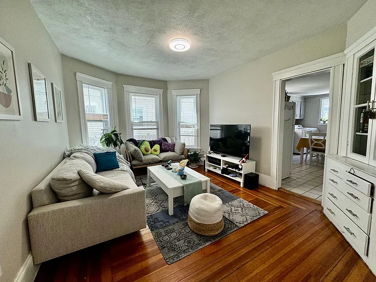 36 Simpson Ave #1 — Photo 2