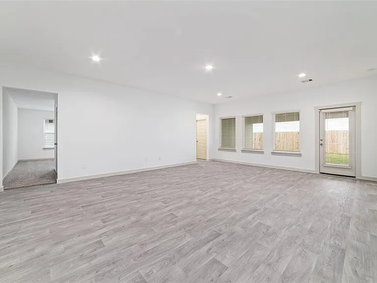 7207 Sunbreeze Ln — Photo 11