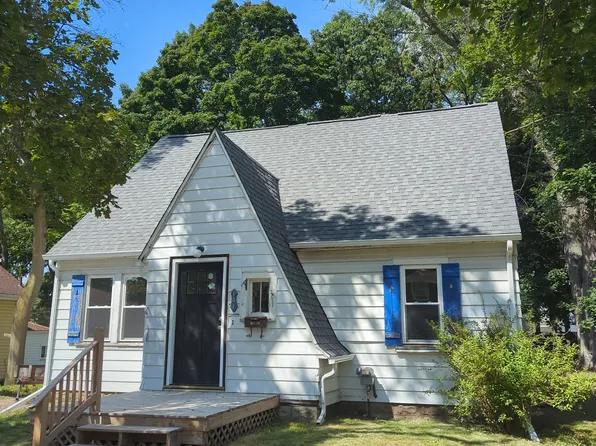 131 E Oak Grove Ave, Parchment, MI 49004