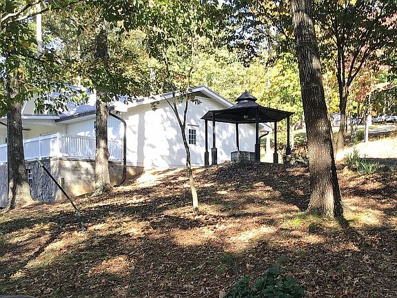 4th image of 256 Royal Oaks Dr NE