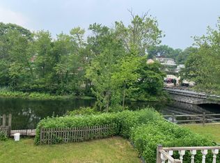 220 Sheephill Rd, Riverside, CT 06878