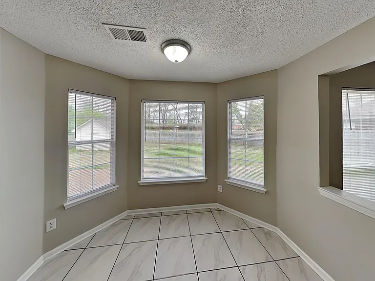 5657 Wolf Pack Dr — Photo 4