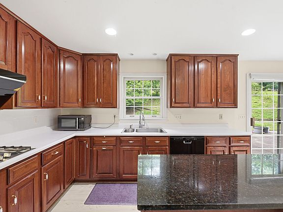 5th image of 208 Virginia Manor Dr