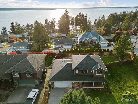 3rd image of 379 Burke Drive