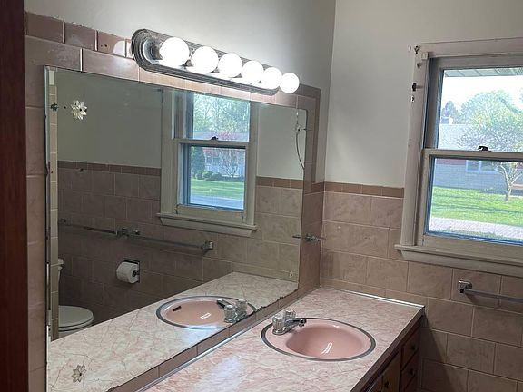 5th image of 4406 E Deckard Dr