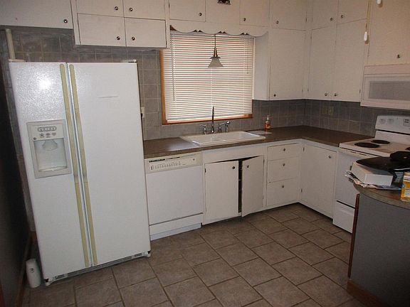 3rd image of 420 Smokyhill Ave