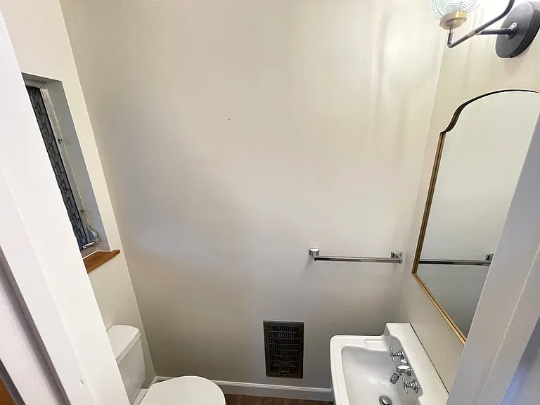 6001 S Land Park Dr — Photo 8