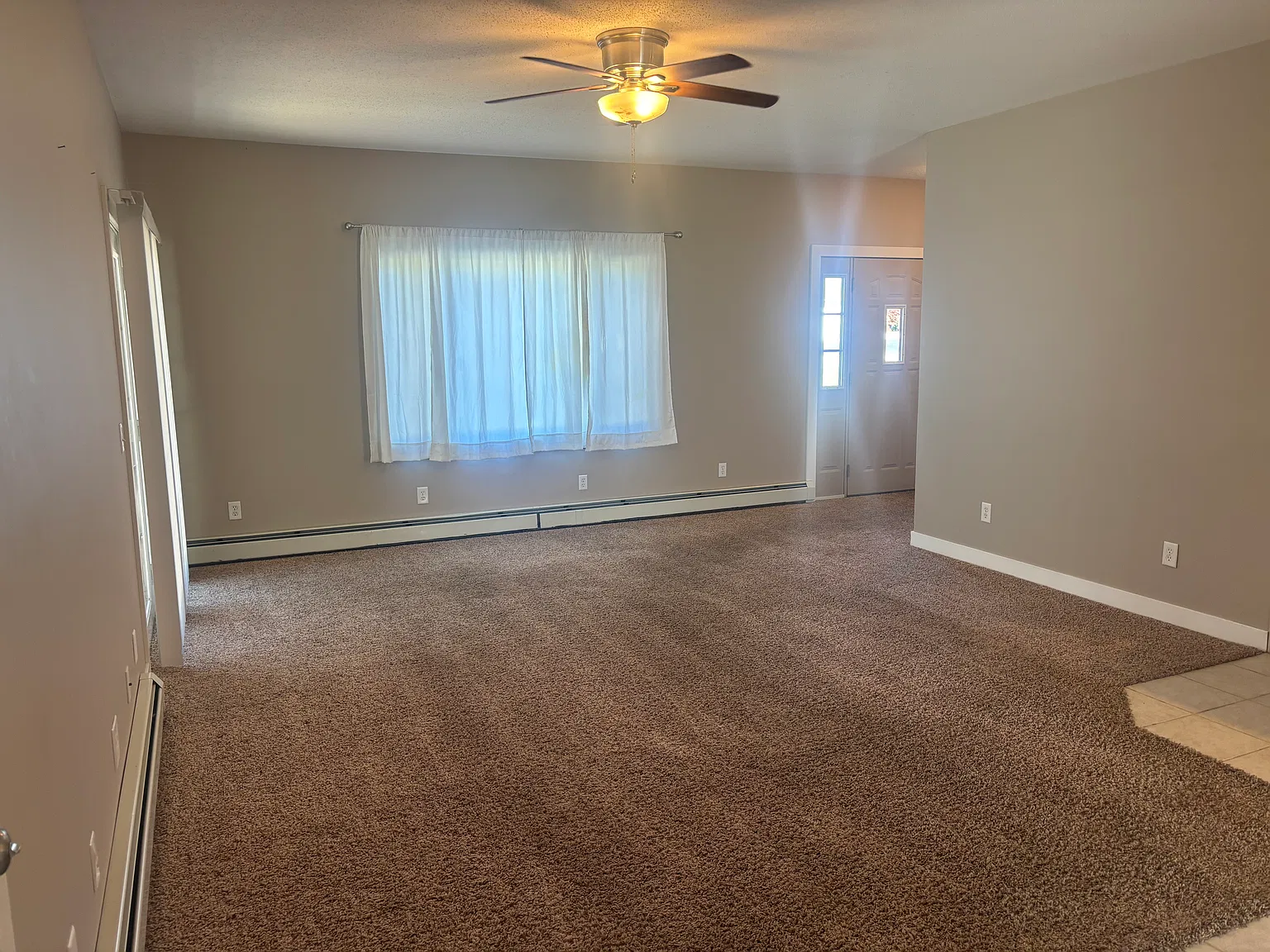 3 bed, 1048 sqft, $1,800 — Photo 3