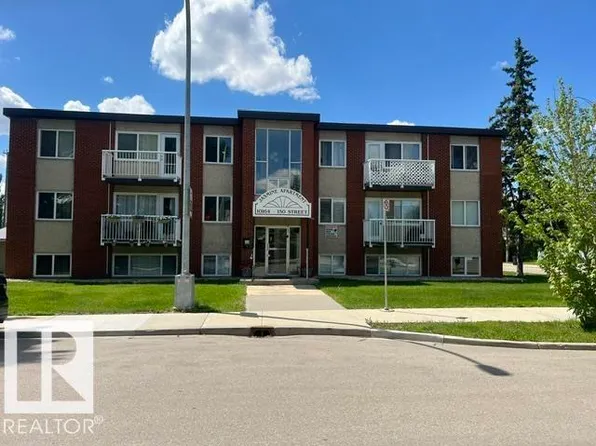 10164 150th St NW #4, Edmonton, AB T5P 1P1
