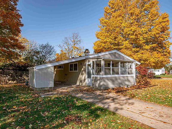 4th image of 1254 Lakewood Dr