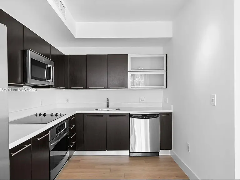 90 SW 3rd St #2104 — Photo 3