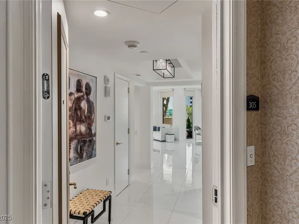 2857 Paradise Rd Unit 305, Las Vegas, NV 89109