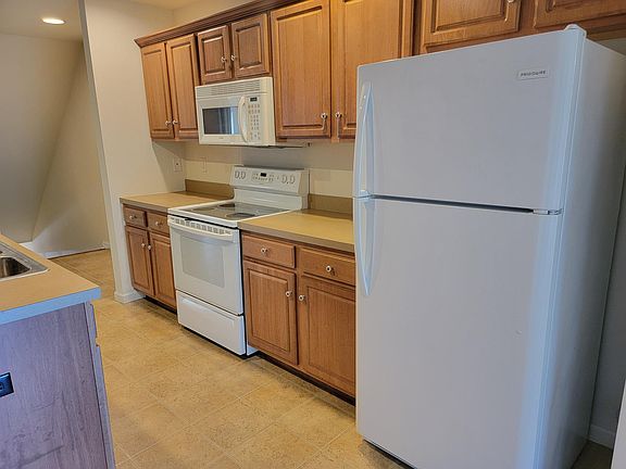3rd image of 53 Michael Ln APT 8