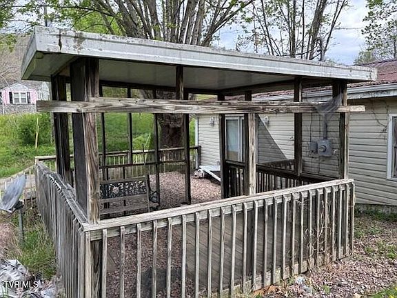 4th image of 324 Jess Hopson Rd
