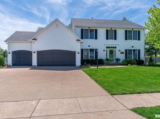 2611 Heather Glen Cir, Bettendorf, IA