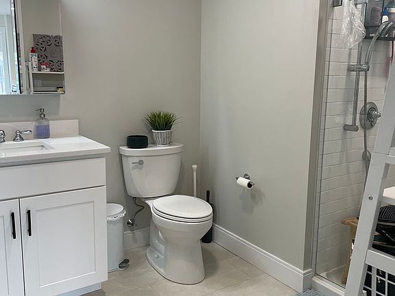2nd image of 202 Old Colony Ave #403