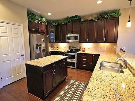3rd image of 5616 Siracusa Ln
