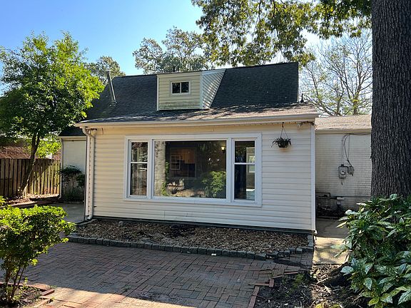 3rd image of 9441 Willow Ct