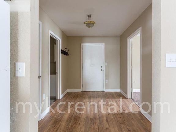 5th image of 1125 Merriam Ln