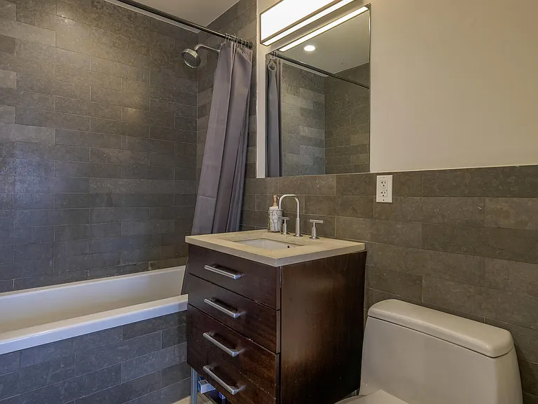 1063 Jackson Ave #5E — Photo 7