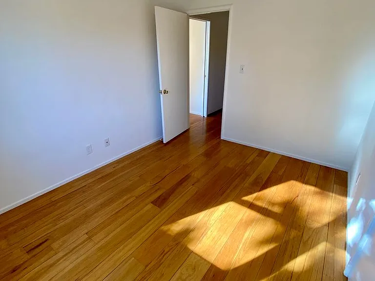 1052 Clark Ave — Photo 21