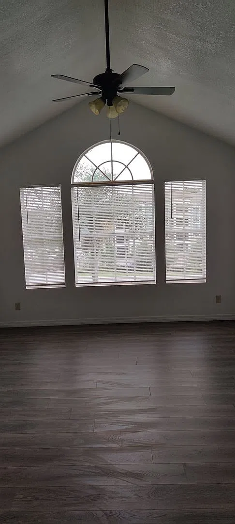 Lexington Place - 1636 — Photo 2