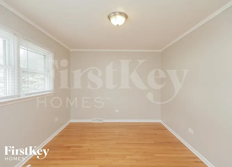 438 E 191st Pl — Photo 11