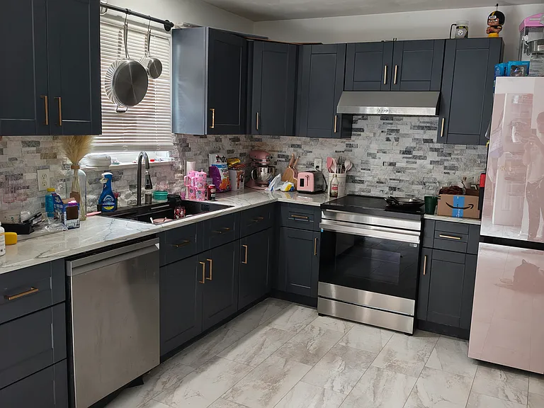 110 Laurens Ln — Photo 2