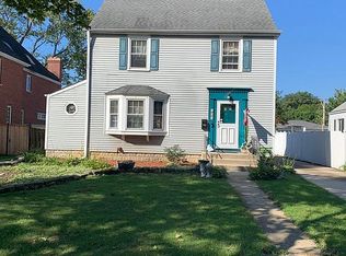302 N Clinton Ave, Elmhurst, IL 60126
