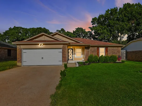 6203 Big Springs Dr, Arlington, TX 76001