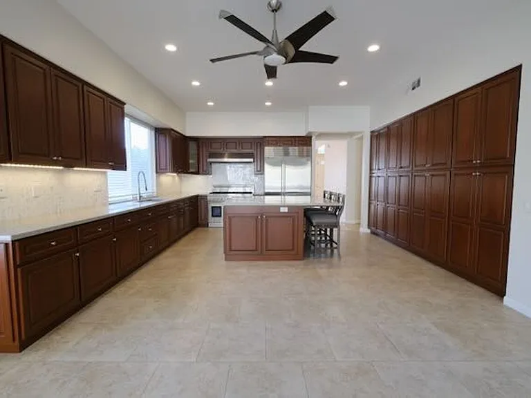 701 Loma Adria — Photo 14