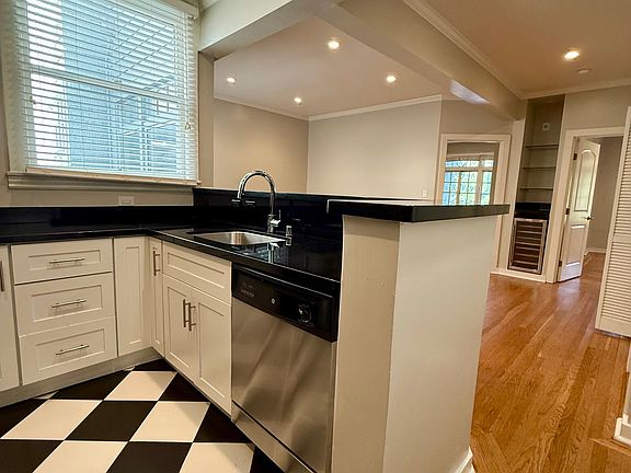 3rd image of 651 Scott St APT 3
