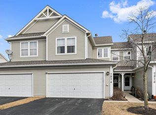 2874 Falling Waters Dr, Lindenhurst, IL 60046