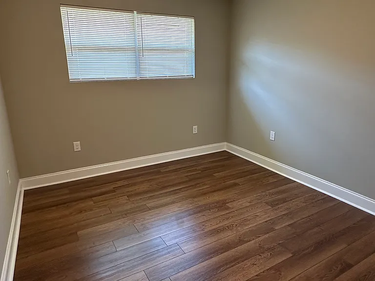 4907 Loyola Ave — Photo 8