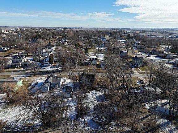 2nd image of 811 Summer St