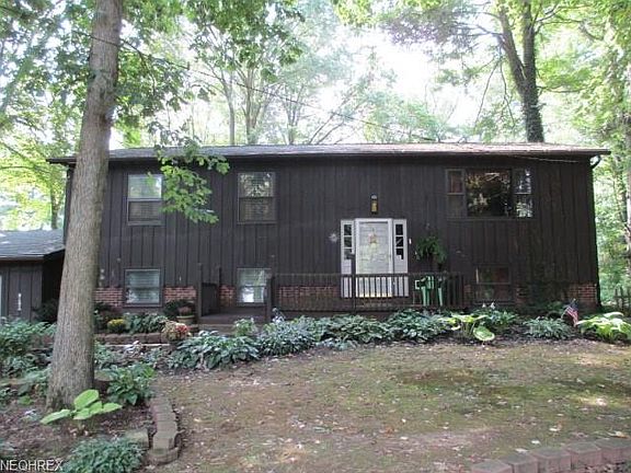 3rd image of 2960 Woodland Pl