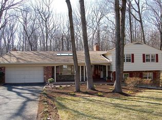 2608 Deerdell Ln, Reston, VA 20191