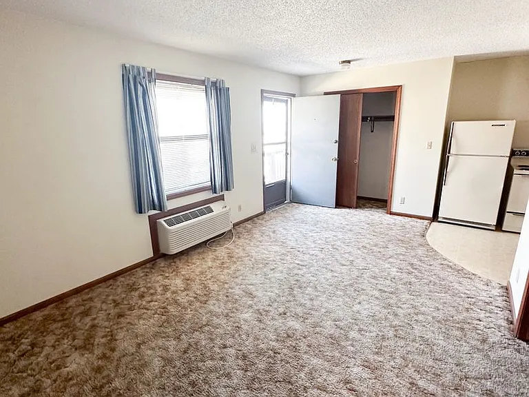 430 Skyline Dr #8 — Photo 3
