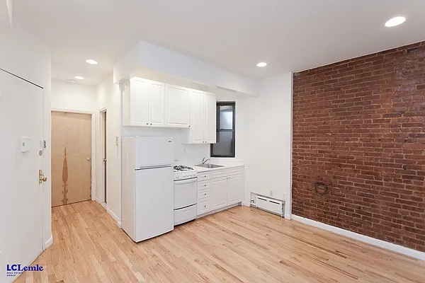 Rented by LC Lemle Real Estate Group | media 4