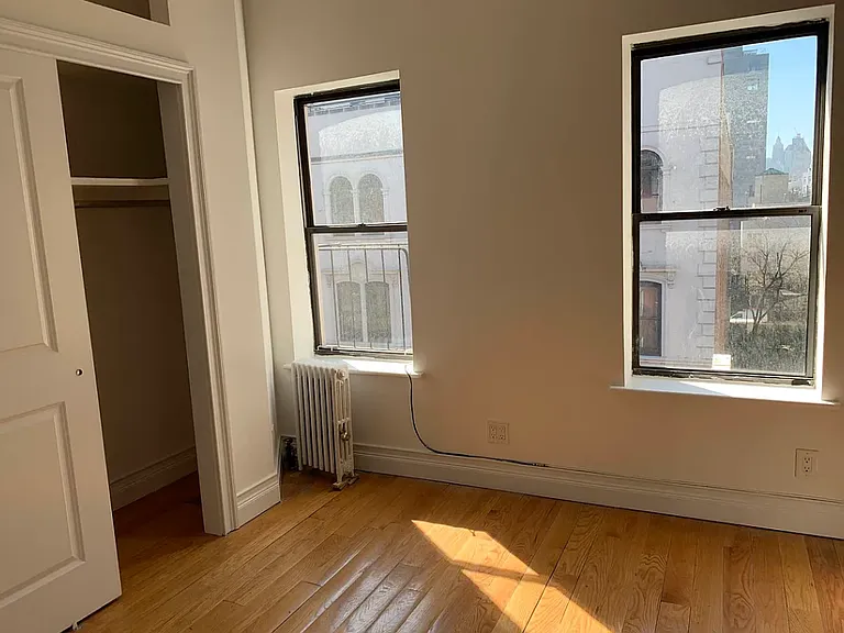 209 E 5th St #9 — Photo 4