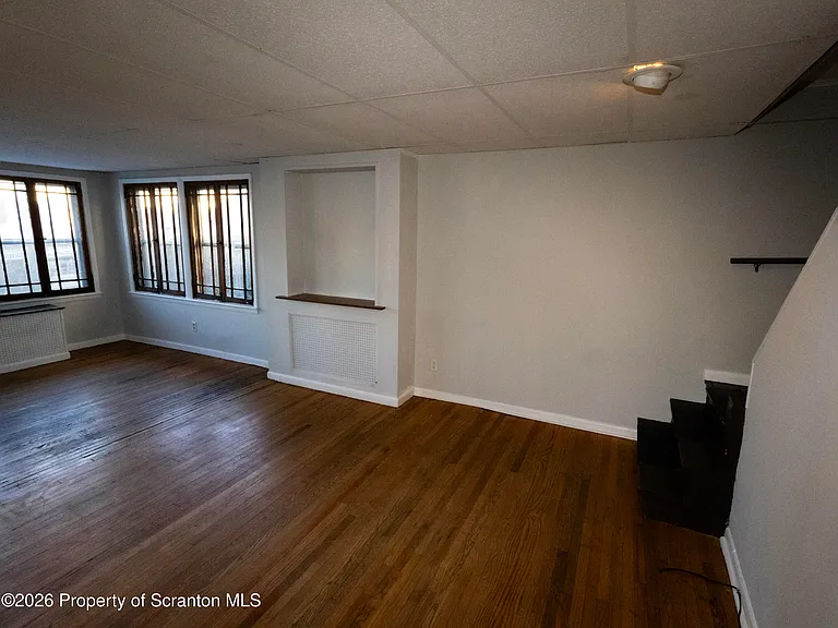 418 E Market St — Photo 8