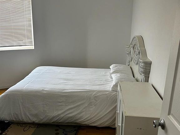 5th image of 7661 Ironwood Ave