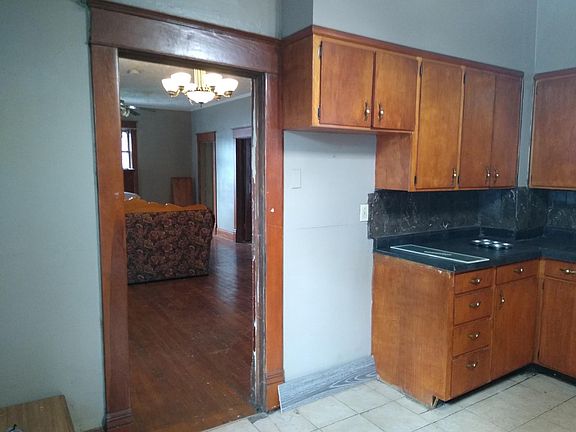 5th image of 1805 W 10th St