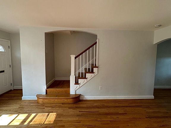 5th image of 423 S Veitch St