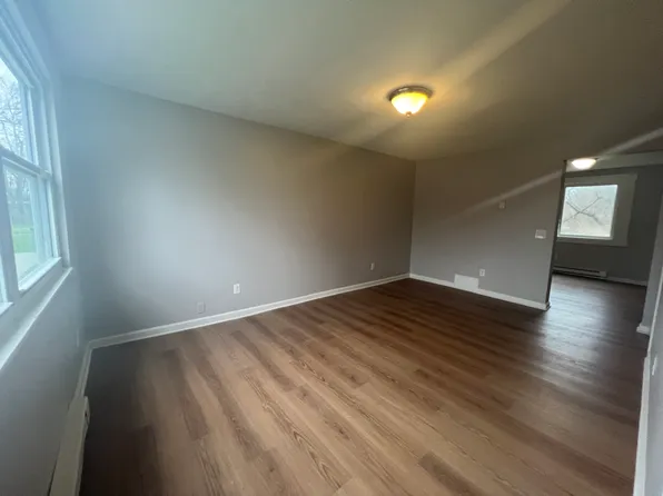 25 6th St #A, Shelby, OH 44875