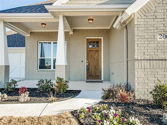 3rd image of 200 Bluestem Ln