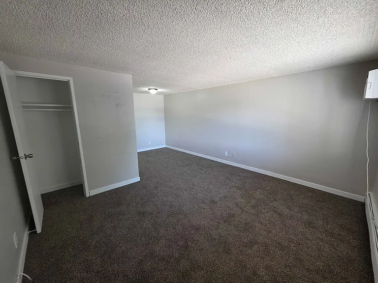 Sunstone Apartments — Photo 20